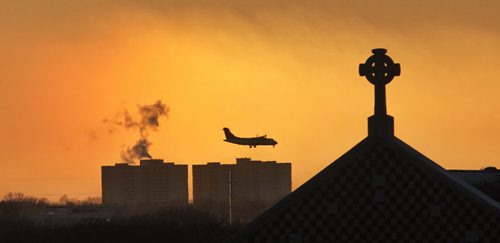 A plane is silhouetted by the sun as it approaches the Winnipeg James Armstrong airport late Sunday afternoon.  141228 December 28, 2014 Mike Deal / Winnipeg Free Press