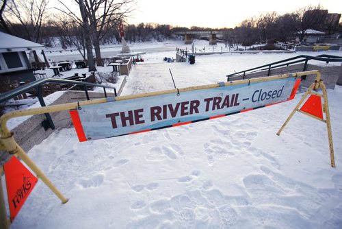 December 29, 2014 - 141229  -  The Forks River Trail is closed but crews are working Monday, December 29, 2014 to open it by Wednesday. . John Woods / Winnipeg Free Press