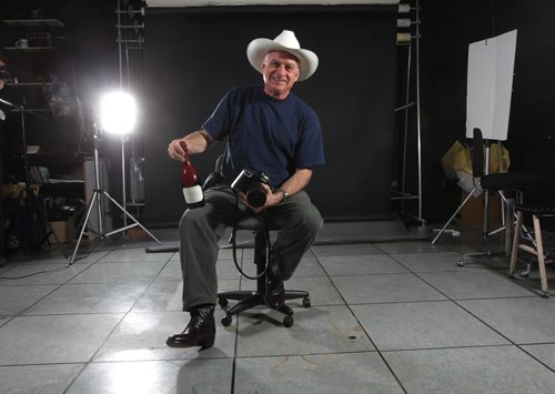 Award winning Winnipeg Free Press Photographer Ken Gigliotti has his photo taken in the Free Press studio as he shares some laughs with members of the photography and media department on New Years Eve Day Wednesday on his last day before retiring.   Jan 01, 2015 Ruth Bonneville  / Winnipeg Free Press
