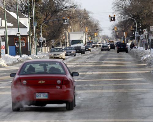 Packed snow on Logan Ave.  For story on Mayor Bowman's criticism of the recent street snow removal job.  Wayne Glowacki Winnipeg Free Press Jan. 7  2015