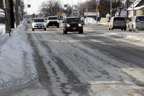 A snow packed bumpy lane on east bound Ness Ave.  For story on Mayor Bowman's criticism of the recent street snow removal job.  Wayne Glowacki Winnipeg Free Press Jan. 7  2015