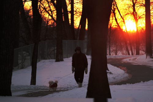 January 11, 2015 - 150111  -  The sun sets over Kildonan Park Sunday, January 11, 2015. John Woods / Winnipeg Free Press