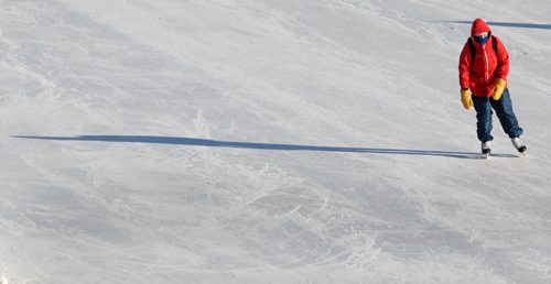 A lone skater braves Winnipegs frigid temperatures this morning on the Red River Mutual Trail- Jan 12, 2015   (JOE BRYKSA / WINNIPEG FREE PRESS)