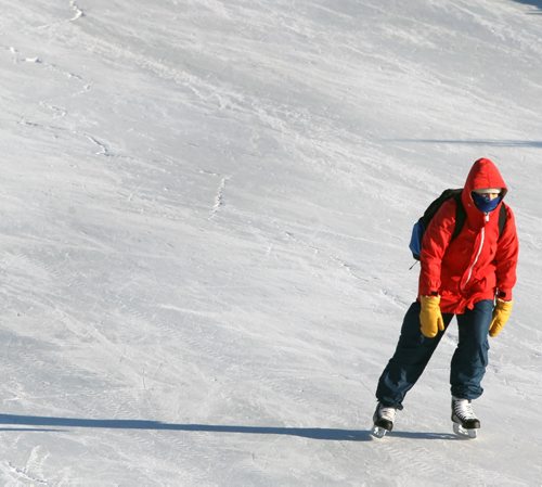 A lone skater braves Winnipegs frigid temperatures this morning on the Red River Mutual Trail- Jan 12, 2015   (JOE BRYKSA / WINNIPEG FREE PRESS)