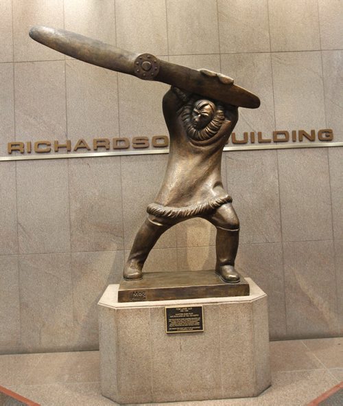 Ent.   The sculpture of Tom Lamb in the lobby of Richardson Building at  Portage and Main by artist Leo Mol. Leo would be 100 this week. Wayne Glowacki / Winnipeg Free Press ¤Jan. 14 2015
