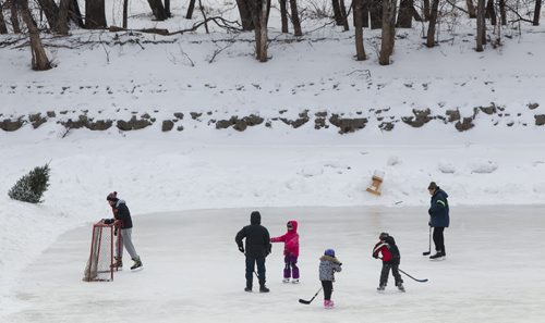 Hundreds took advantage of the slightly warmer weather and headed to The Forks for the kick-off of its winter adventure programming. 150118 - Sunday, January 18, 2015 -  (MIKE DEAL / WINNIPEG FREE PRESS)