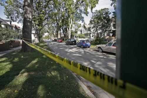 John Woods / Winnipeg Free Press / September 15/07- 070915  - Cops were called to 565 College to investigate the shooting of a 16 year old male on Saturday September 15/07.