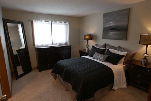 50 Mansfield Crescent in River Park South -Master bedroom 2 nd floor-See Todd Lewys story- Jan 20, 2015   (JOE BRYKSA / WINNIPEG FREE PRESS)