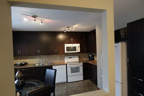 50 Mansfield Crescent in River Park South -Kitchen-See Todd Lewys story- Jan 20, 2015   (JOE BRYKSA / WINNIPEG FREE PRESS)