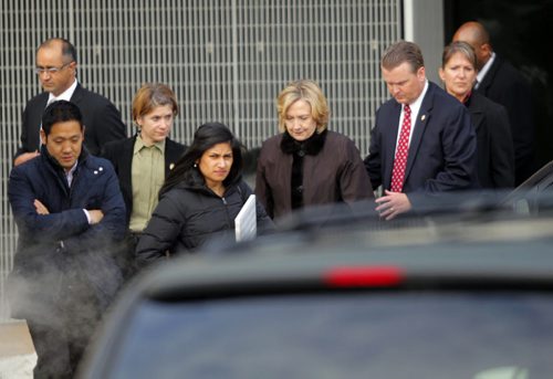 LOCAL - Hillary Rodham Clinton, former U. S. Secretary of State, leaves the Canadian Museum for Human Rights. She toured it with her entourage after her talk. BORIS MINKEVICH/WINNIPEG FREE PRESS. JANUARY 21, 2015