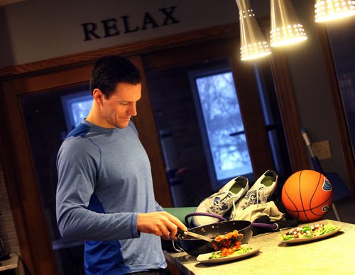 Tyler Kasper likes to prepare a healthy feast post workout, see Tim Shantz re The 6-Month Total Body Tune-Up: You Are What You Eat. January 21, 2015 - (Phil Hossack / Winnipeg Free Press)