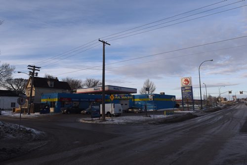DAVID LIPNOWSKI / WINNIPEG FREE PRESS (January 24, 2015)  The Husky gas station at the corner of Isabel Street and Pacific Avenue in the vicinity of the first homicide of 2015.