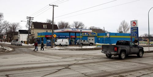 Pacific Ave. and Isabelle Street, the location of Winnipeg's first homicide which happened Friday evening.  150125 January 25, 2015 Mike Deal / Winnipeg Free Press