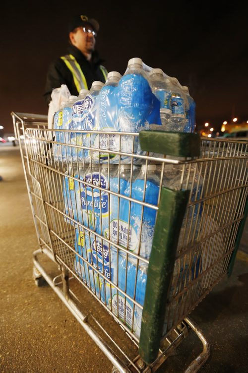 January 26, 2015 - 150126  - Kevin Tetu stocked up on bottled water after Winnipeg issued a boil water advisory after an e.coli test Tuesday, January 27, 2015. John Woods / Winnipeg Free Press
