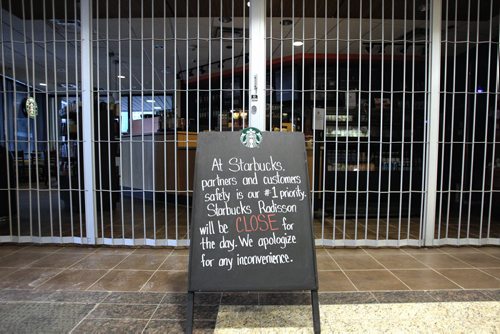 A sign outside the Starbucks in the Radisson Hotel indicates it is closed because of the water advisory.   150128 January 28, 2015 Mike Deal / Winnipeg Free Press