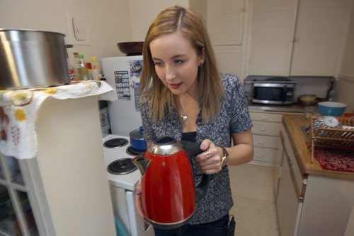 Even though the boil-water advisory is over, Christie McLeod is continuing to boil her water in an act of solidarity with Shoal Lake 40- She is in her apartment in Winnipeg- See Adam Wazny- Feb 03, 2015   (JOE BRYKSA / WINNIPEG FREE PRESS)
