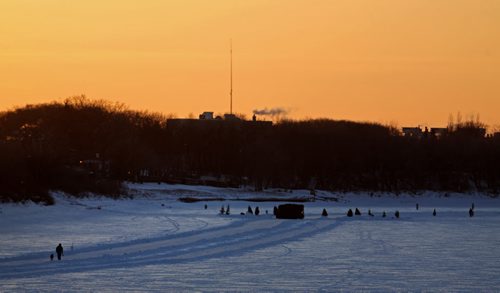 The River Trail on the Red River as seen from Lyndale Drive, Wednesday, February 4, 2015. (TREVOR HAGAN/WINNIPEG FREE PRESS)