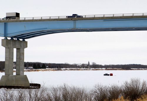 STANDUP - An ice fishing setup neat the bridge crossing the Red River on Provincial Trunk Highway 4. BORIS MINKEVICH / WINNIPEG FREE PRESS  FEB. 9, 2015