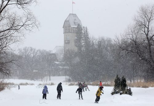 Winter Wonderland- A perfect day for a skate in the snow at the rink at Assiniboine Park TuesdayStandup Photo- Feb 10, 2015   (JOE BRYKSA / WINNIPEG FREE PRESS)