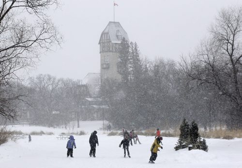 Winter Wonderland- A perfect day for a skate in the snow at the rink at Assiniboine Park Tuesday¾±Standup Photo- Feb 10, 2015   (JOE BRYKSA / WINNIPEG FREE PRESS)