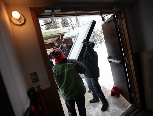 Crystal City Community volunteers manhandle pieces of MTC's set into the   ParkLane Theatrefor the evening performance of Armstrong's War.  See Kevin Prokosh story. February 19, 2015 - (Phil Hossack / Winnipeg Free Press)