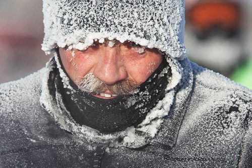 Runners brave temperatures that started around -32C at FortWhyte Alive to take part I the Hypothermic Half Marathon early Sunday morning.  150222 February 22, 2015 Mike Deal / Winnipeg Free Press