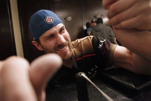 February 4, 2015 - 150204  -  Scott Cusitar pulls during a match against Rob Low at a Manitoba Arm Wrestling Association practise Wednesday, February 4, 2015. John Woods / Winnipeg Free Press