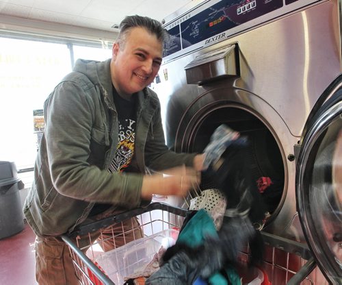 Elder De Andrade in his laundromat, The Washeteria, at 556 Keenleyside Street. 150304 March 04, 2015 Mike Deal / Winnipeg Free Press