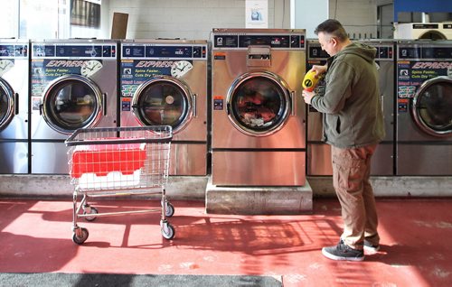 Elder De Andrade in his laundromat, The Washeteria, at 556 Keenleyside Street. 150304 March 04, 2015 Mike Deal / Winnipeg Free Press