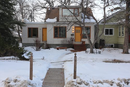 Guay Avenue in St.Vital for frontage levy story, Friday, March 6, 2015. (TREVOR HAGAN/WINNIPEG FREE PRESS)