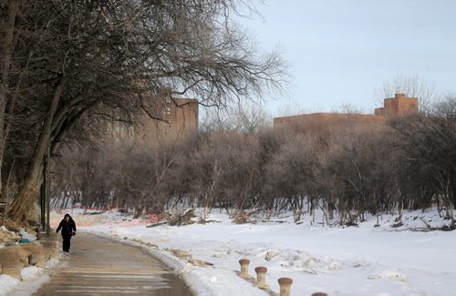 The Assiniboine River and river walk, near the Manitoba Legislative Building, Sunday, March 8, 2015. (TREVOR HAGAN/WINNIPEG FREE PRESS)