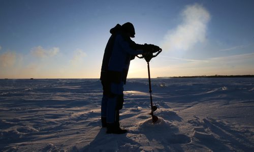 Noel Linsey fires up ice auger on first light on Lake Winnipeg aprx 45 km north of Winnipeg- - see Mellisa Tait/Bryksa ice fishing feature story  Apr, 2015   (JOE BRYKSA / WINNIPEG FREE PRESS)