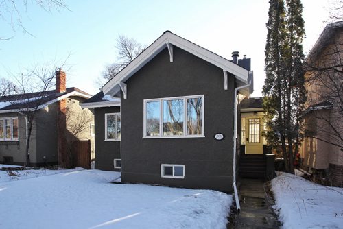 Re-sale Home at 266 Queenston Street 150310 March 10, 2015 Mike Deal / Winnipeg Free Press