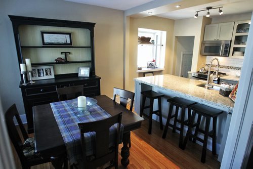 Re-sale Home at 266 Queenston Street Dining area open to the kitchen.  150310 March 10, 2015 Mike Deal / Winnipeg Free Press