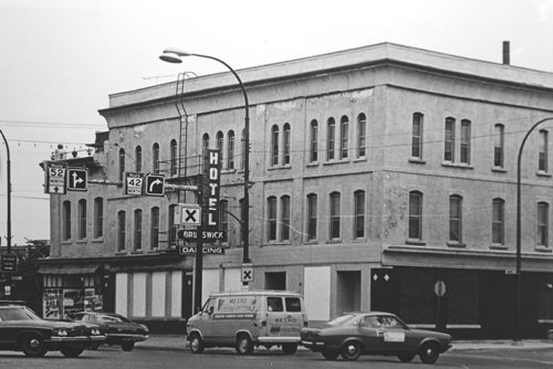 INFO FOR CUTLINE: The Brunswick Hotel at 571 Main St. in July 1976. Gerry Cairns / Winnipeg Free Press