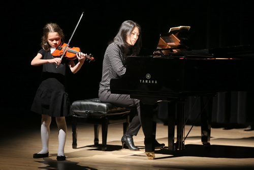 Ava Smith plays the violin during the Winnipeg Music Festival at the Winnipeg Art Gallery, Saturday, March 14, 2015. (TREVOR HAGAN/WINNIPEG FREE PRESS)