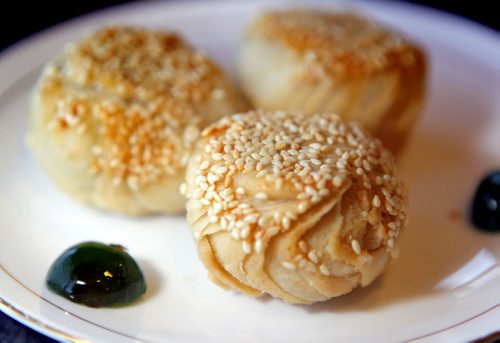 RESTAURANT REVIEW - Hai Shang at 2991 Pembina Highway . Mashed Turnip pasteries.  BORIS MINKEVICH/WINNIPEG FREE PRESS MARCH 16, 2015