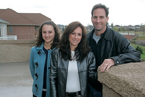 BORIS MINKEVICH / WINNIPEG FREE PRESS  071009 Manitoba Moose coach Scott Arniel with his wife Lia and daughter Stephanie pose for photos at their new house that is under construction in Linden Woods.