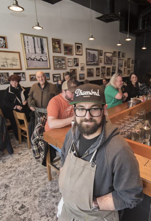 150320 Winnipeg - DAVID LIPNOWSKI / WINNIPEG FREE PRESS  Sherbrook Street Delicatessen Proprietor Jon Hochman at his restaurant Friday March 20, 2015.