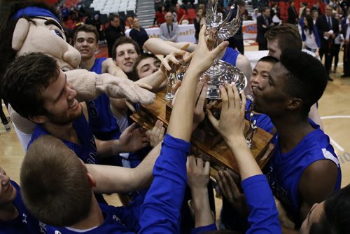March 23, 2015 - 150323  -  Oak Park Raiders celebrate after defeating the St Paul's Crusaders in the boys Manitoba High School AAAA Basketball Championship game at the U of Winnipeg Monday, March 23, 2015. John Woods / Winnipeg Free Press