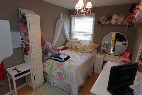 RESALE HOMES - 17-1445 Rothesay Street in North Kildonan. Realtor is Suzanne Mariani. One of the kids bedrooms upstairs.  BORIS MINKEVICH/WINNIPEG FREE PRESS MARCH 24, 2015