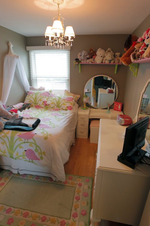 RESALE HOMES - 17-1445 Rothesay Street in North Kildonan. Realtor is Suzanne Mariani. One of the smaller kids bedrooms. BORIS MINKEVICH/WINNIPEG FREE PRESS MARCH 24, 2015