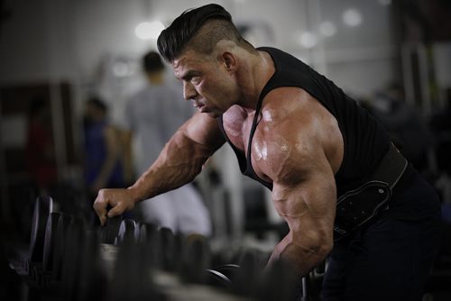 March 24, 2015 - 150324  -  Grant Reid, a competitive body builder and owner of Team G-Fit, a fitness consultation business, works out at a Winnipeg gym Tuesday, March 24, 2015. Reid is taking a run at this year's Mr. Manitoba. John Woods / Winnipeg Free Press
