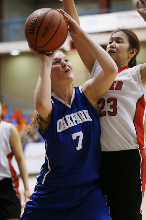 March 23, 2015 - 150323  -  Oak Park Raiders in the girls Manitoba High School AAAA Basketball Championship game at the U of Winnipeg Monday, March 23, 2015. John Woods / Winnipeg Free Press