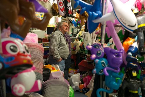 Hallways of the Keystone Centre are packed with at the Royal Manitoba Winter Fair in Brandon, Manitoba March 30, 2015 at the Keystone Centre. 150330 - Monday, March 30, 2015 - (Melissa Tait / Winnipeg Free Press)