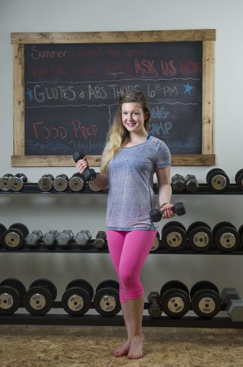 150331 Winnipeg - DAVID LIPNOWSKI / WINNIPEG FREE PRESS  Tannis Miller is a former professional fitness model and is also a personal trainer and beauty guru. She is photographed at Revive Fitness Tuesday March 31, 2015.