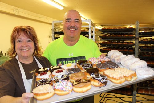 032 - 043 - 041 Karen and Chuck Brade display fresh baking at the Parkland Bakery in Roblin. The bakery is a "scratch" bakery meaning all items are made from scratch without pre-mixes or frozen doughs. BILL  REDEKOP/WINNIPEG FREE PRESS April 1, 2015