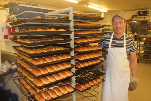 03 -01 - Artem Krokhmalov, from war-torn Eastern Ukraine, with fresh loaves out of the oven at Parkland Bakery in Roblin.   BILL REDEKOP/WINNIPEG FREE PRESS April 1, 2015