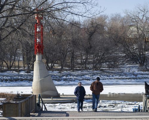 150405 Winnipeg - DAVID LIPNOWSKI / WINNIPEG FREE PRESS  A couple walk at the Forks Sunday April 5, 2015.