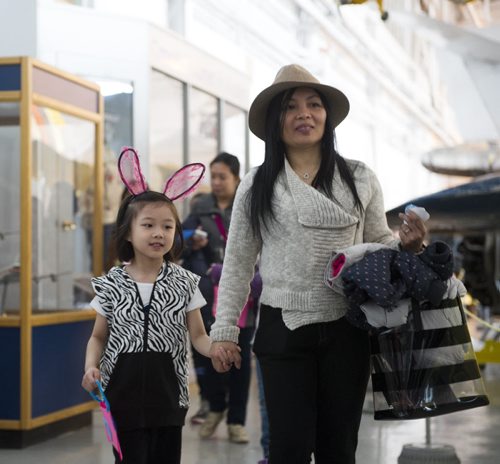 150405 Winnipeg - DAVID LIPNOWSKI / WINNIPEG FREE PRESS  Maria Castanaga and Daughter Samantha (age 6) participated in the Royal Aviation Museum of Western Canada's Easter Egg Hunt. About 500 people came out on Sunday April 5, 2015 to look for eggs.